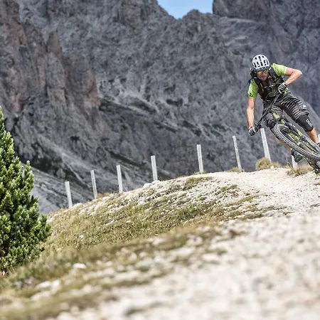 Hotel Linder Cycling Selva di Val Gardena
